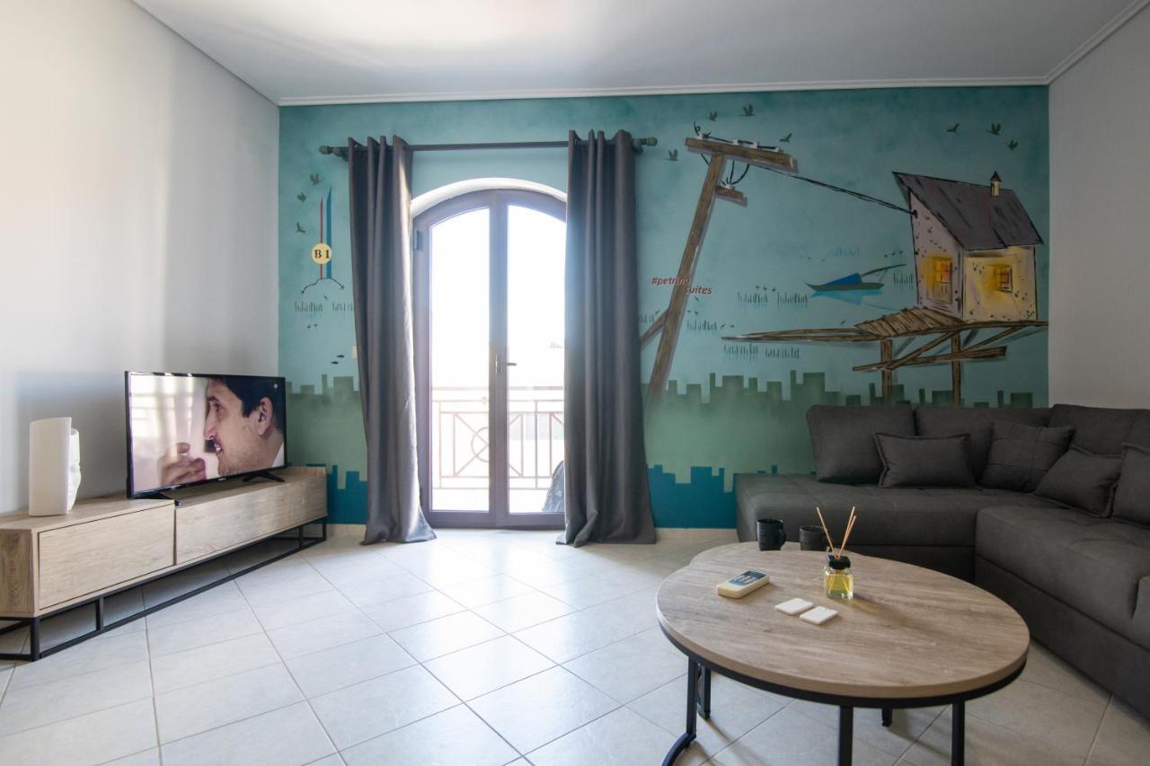 Petrino Suites Mesolonghi Mesolóngion Exterior foto
